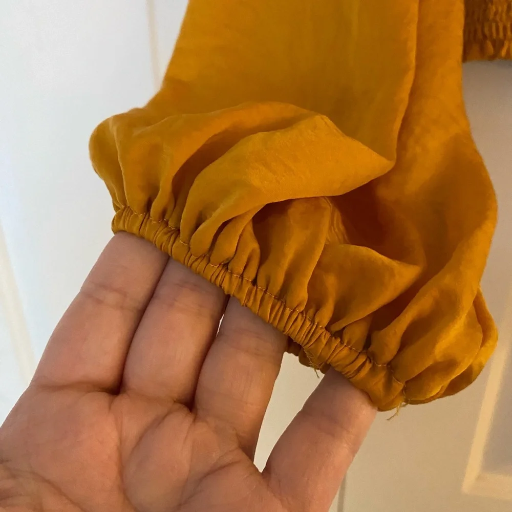 ASTR the Label Mustard Yellow Ruched Puff Sleeve Blouse, Women’s Small